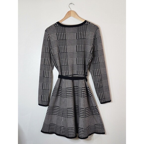 Max Studio Long Sleeve Fit & Flare Belted Sweater Dress Size Large Houndstooth - Picture 5 of 8